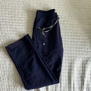 FIGS Kade Cargo Scrub Pant. Size XS Tall